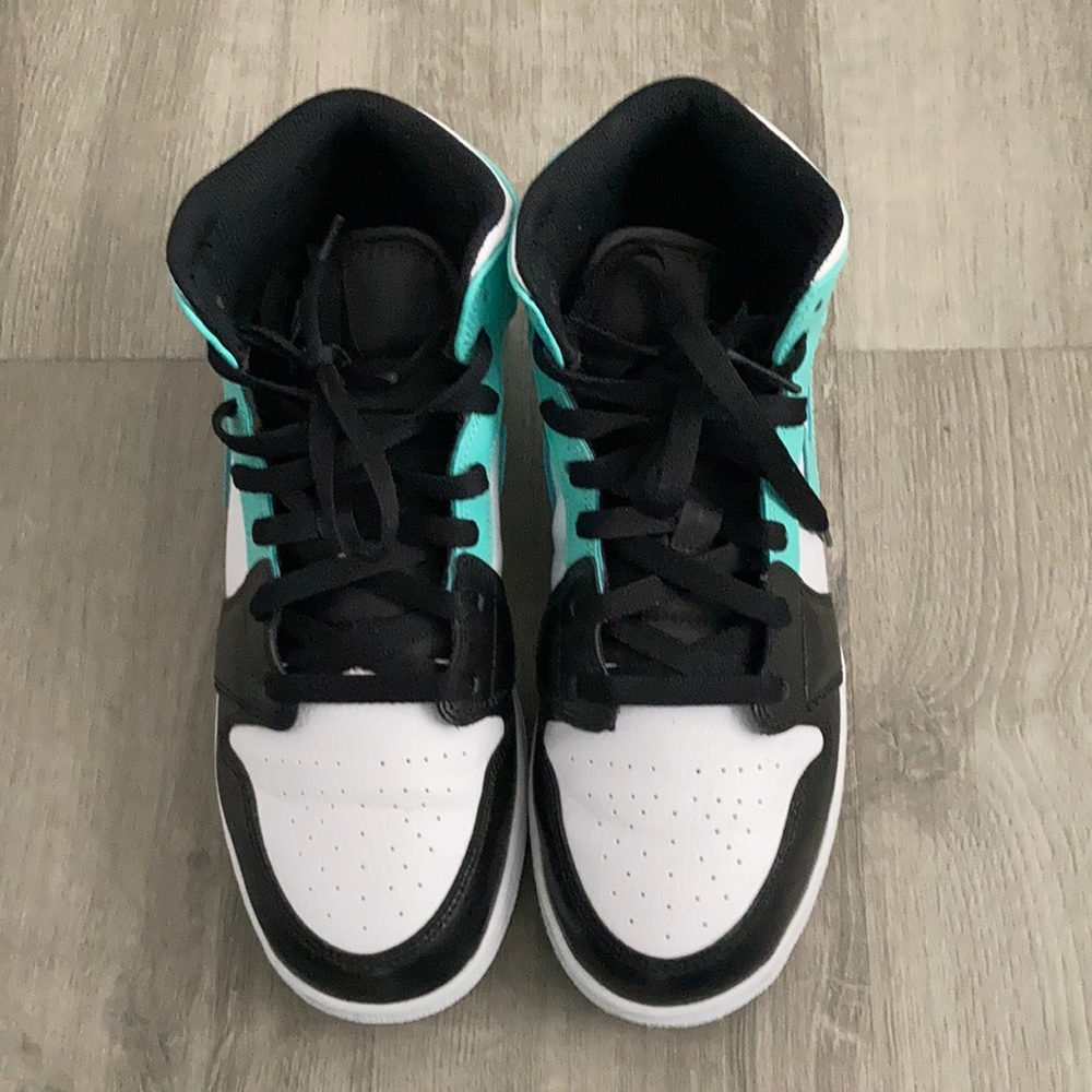 Jordan 1 mid